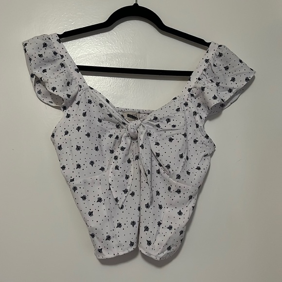 Cute white pattern blouse - Picture 1 of 2